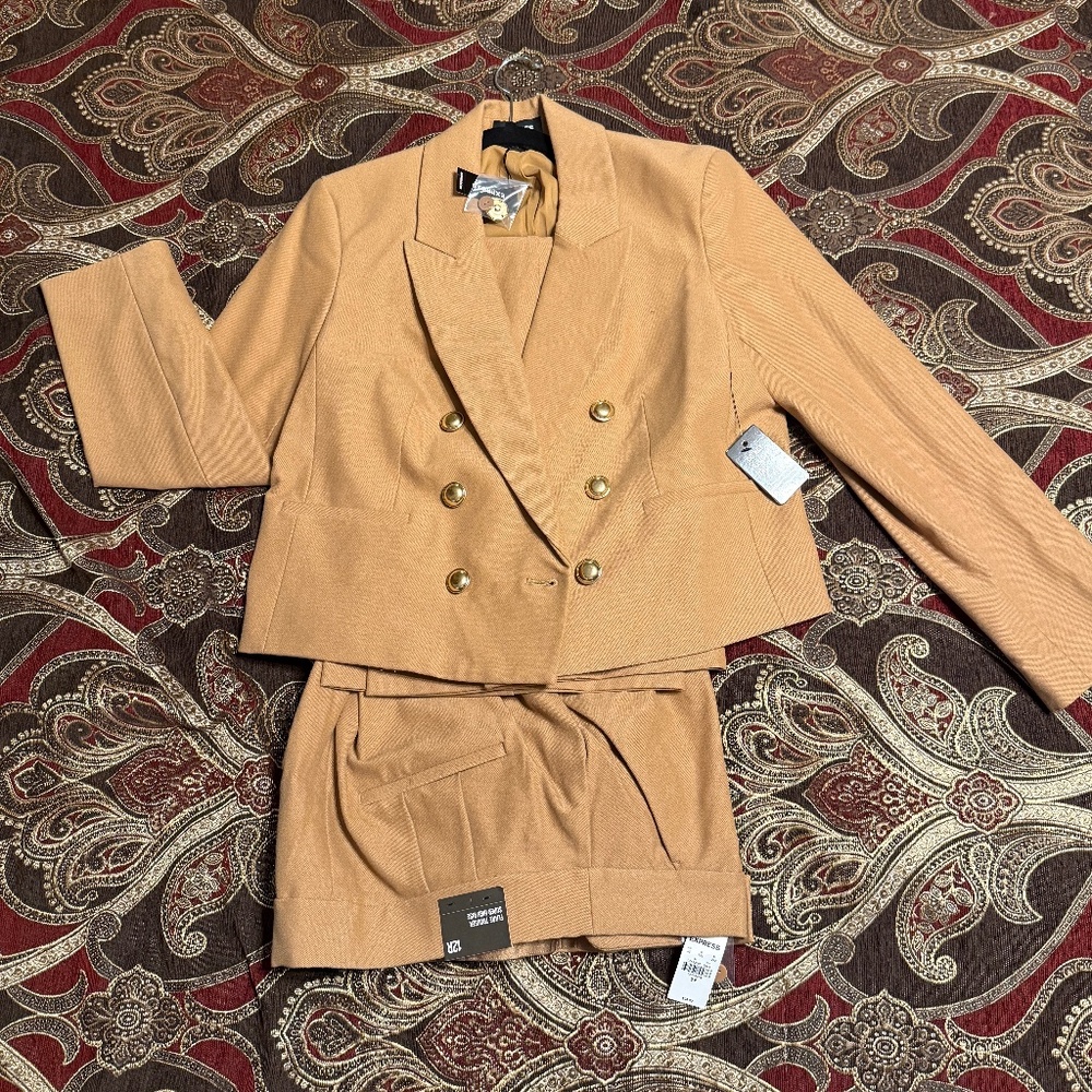 Beautiful New Express Double Breasted Pant Suit